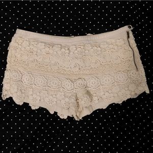 BEIGE CROCHET LACE SKORT [M]